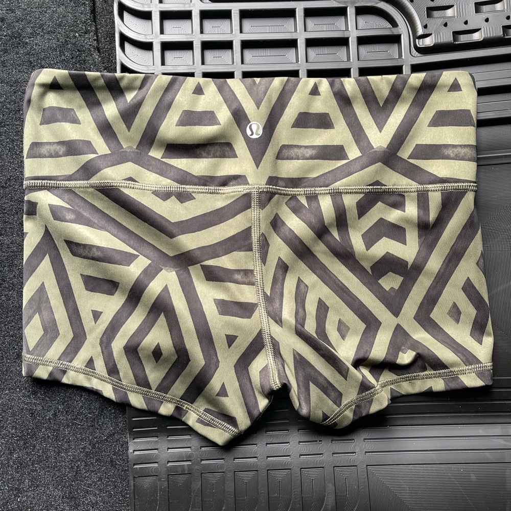 Lululemon bundle of leggings and spandex shorts - Picture 8 of 10